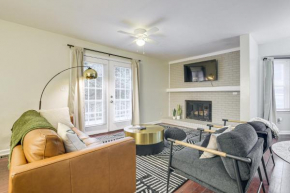 Pet-Friendly Townhome in Raleigh with Deck!